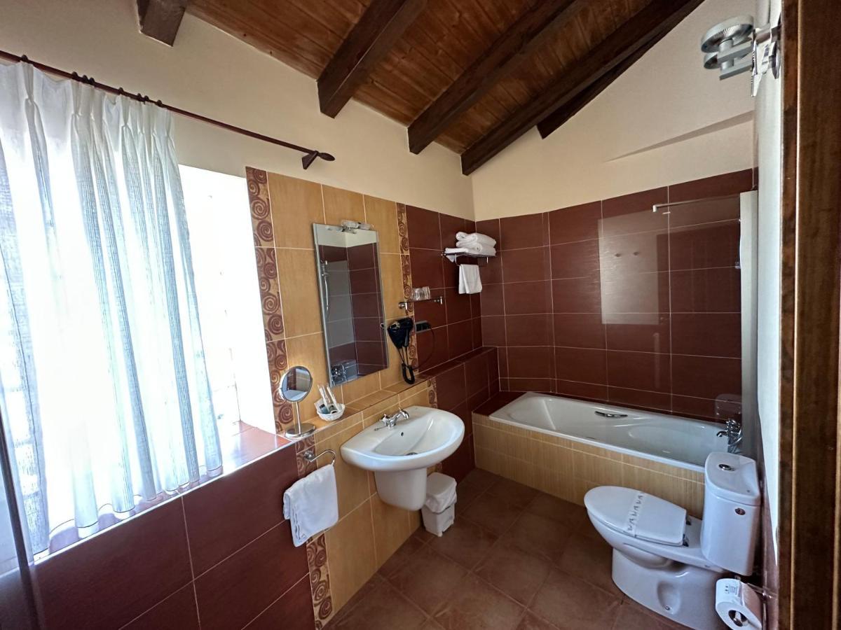 Hotel Rural Monasterio De Ara Mada Санта-Коломба-де-лас-Арримадас Экстерьер фото