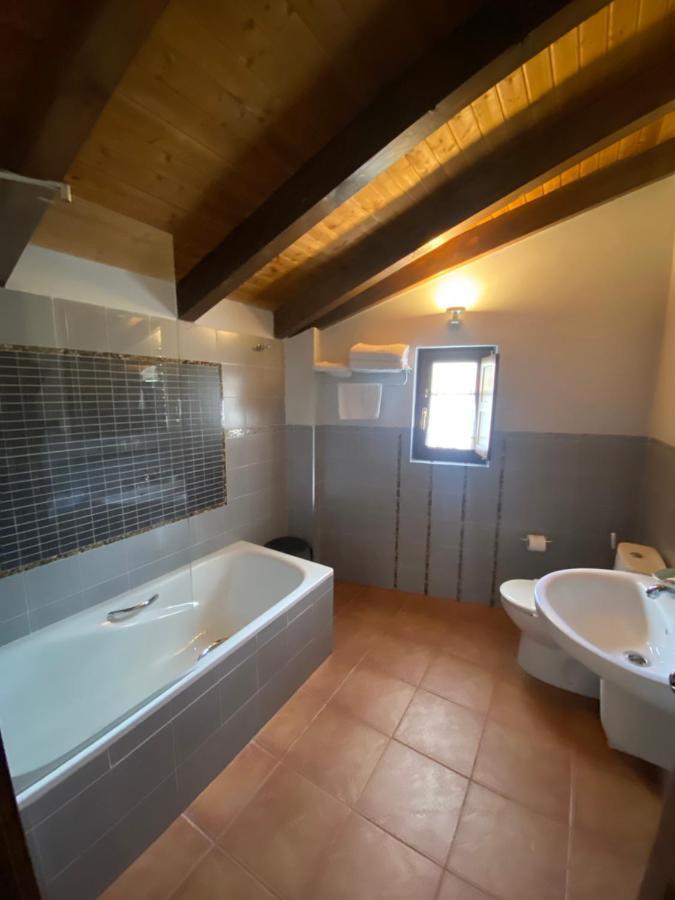 Hotel Rural Monasterio De Ara Mada Санта-Коломба-де-лас-Арримадас Экстерьер фото